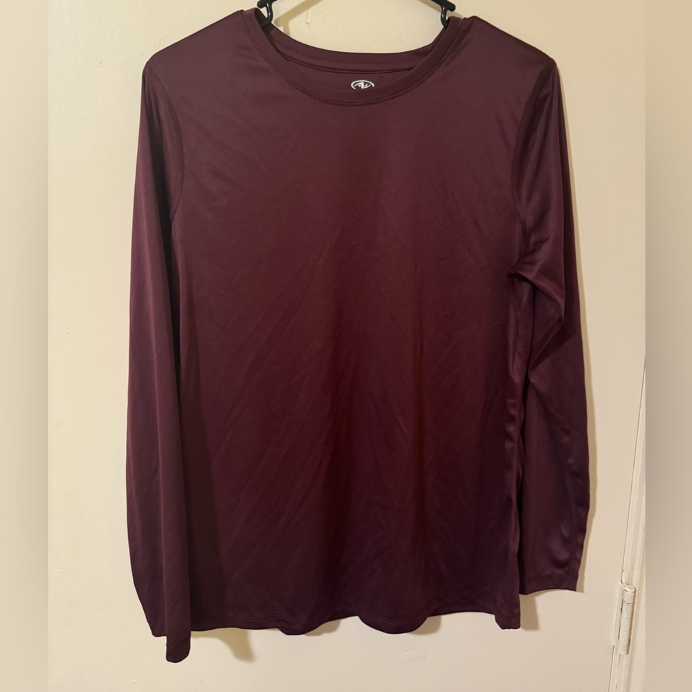 Women’s athletic long sleeve